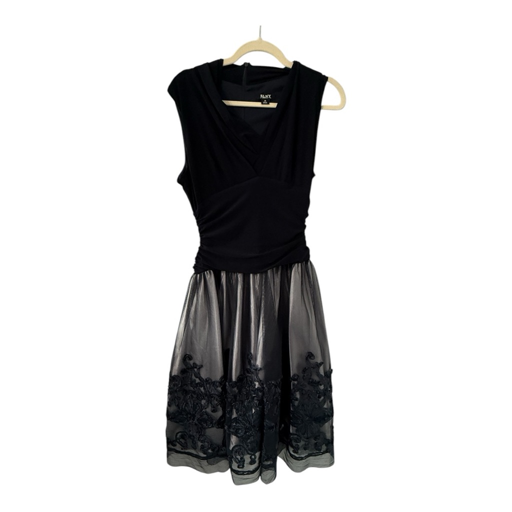 Nwt Slny Navy V-Neck Lace Hem Dress In Size 10